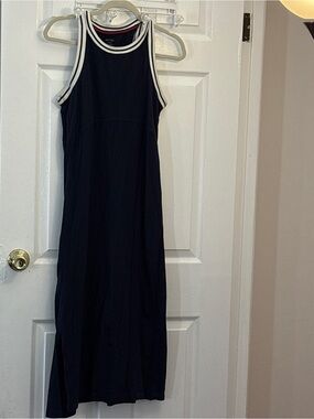 Sporty sleeveless Navy Maxi Dress with Contrast Trim - Women’s M